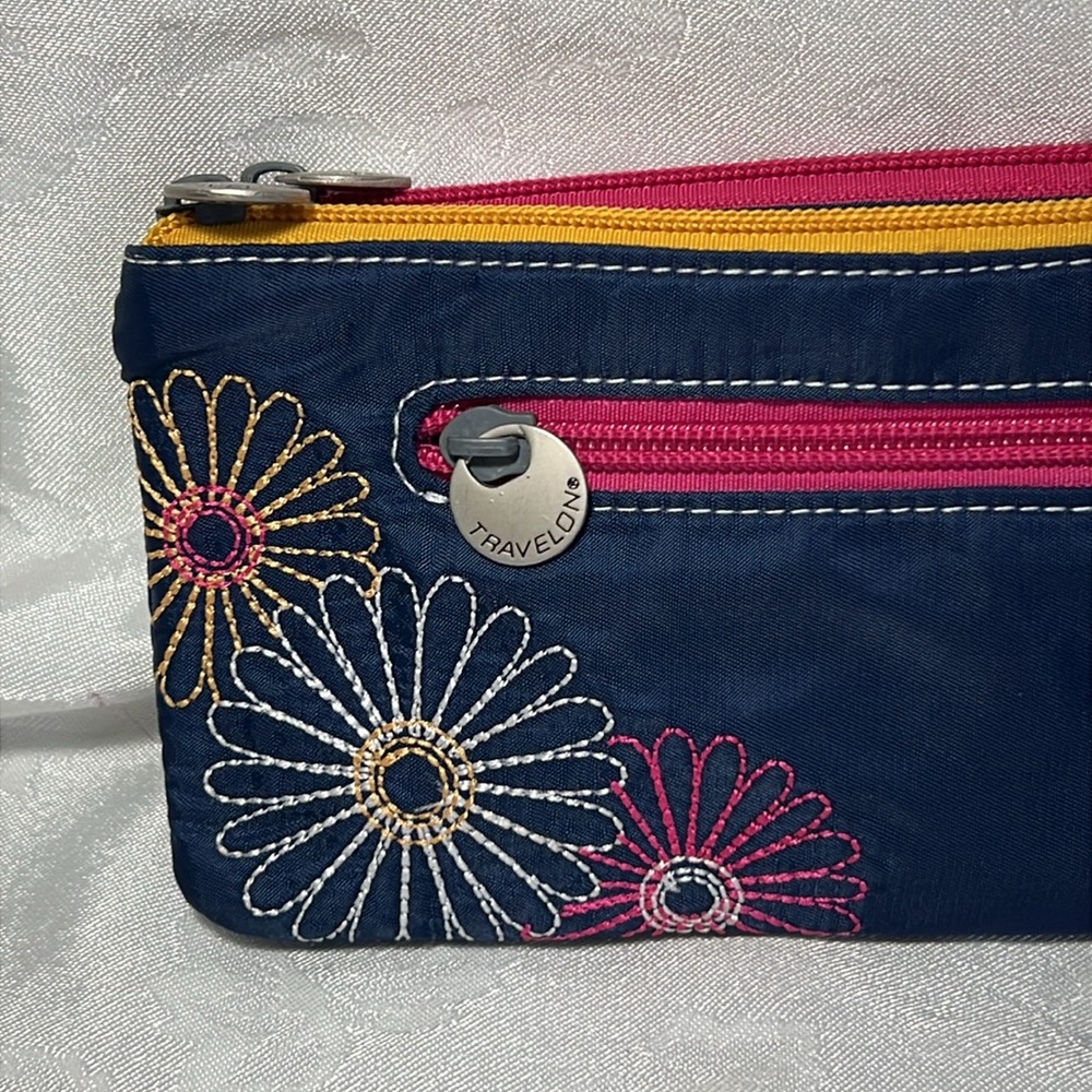 Travelon Safe ID Daisy Double Zip Clutch Wallet - Picture 2 of 10